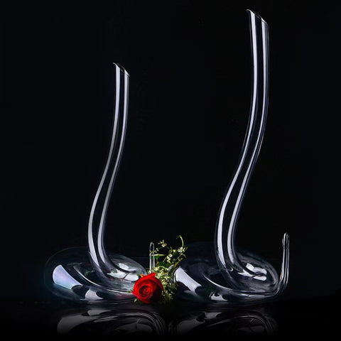 Handcrafted Crystal Glass Artistic Wine Decanter – Serpentine Design, Premium Decorative Piece (Masterful Craftsmanship)"