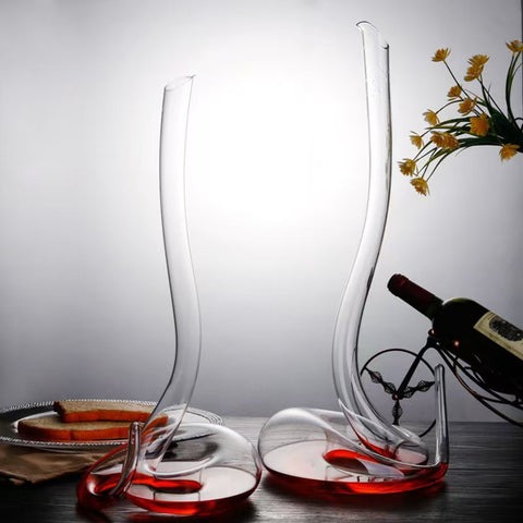 Handcrafted Crystal Glass Artistic Wine Decanter – Serpentine Design, Premium Decorative Piece (Masterful Craftsmanship)"